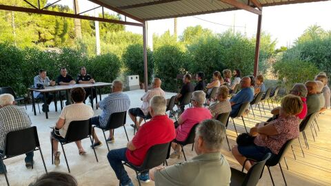 Reunión de la plataforma 'Veïns alerta' en la pedanía de Daimés de Elche. Reunión de la plataforma 'Veïns alerta' en la pedanía de Daimés de Elche.