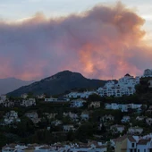 Elevan a nivel 2 el incendio de Sierra Bermeja y movilizan a la UME Elevan a nivel 2 el incendio de Sierra Bermeja y movilizan a la UME