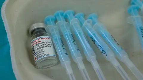 Vacuna covid: así es la dosis bivalente de moderna que multiplica la protección contra ómicron