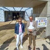Ester Muñoz delegada de la Junta en León y José Luis Burón, gerente del Área de Salud de León