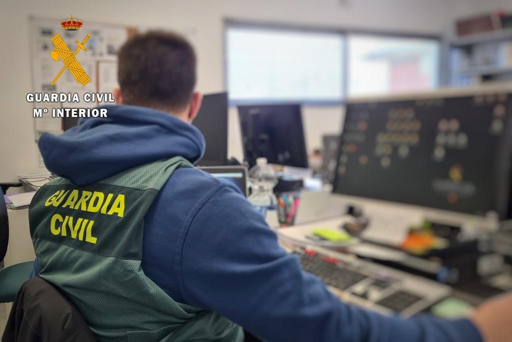 Investigado por presunta estafa bancaria por realizar transferencias fraudulentas desde el teléfono móvil Investigado por presunta estafa bancaria por realizar transferencias fraudulentas desde el teléfono móvil