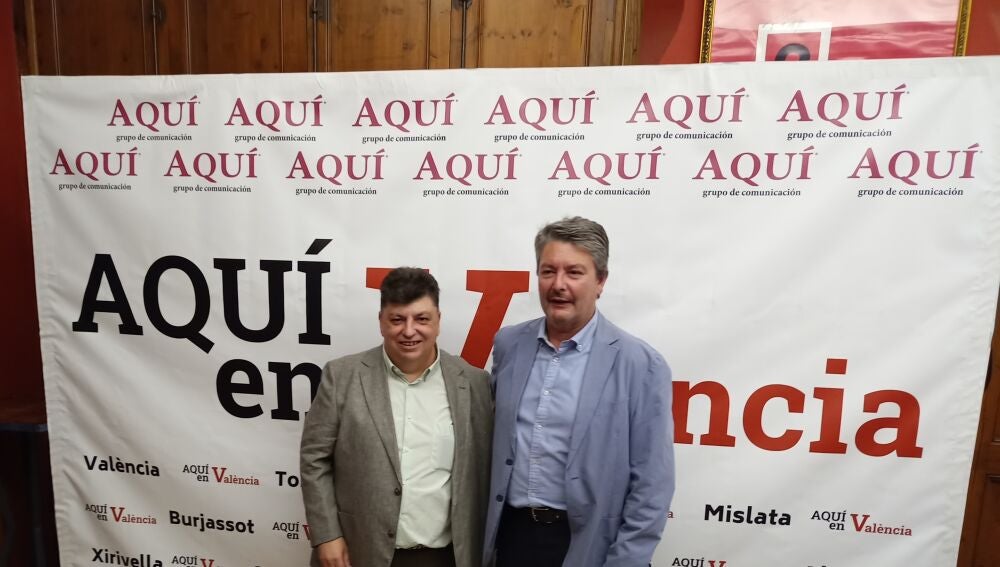 El Director de Onda Cero en la Comunitat Valenciana, Antonio Domínguez, en la presentación junto al director de AQUÍ