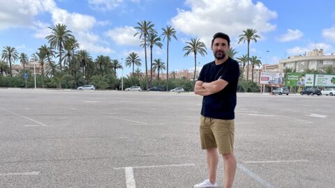 El exfutbolista Iban Zubiaurre, en los aleda&ntilde;os del estadio Mart&iacute;nez Valero.
