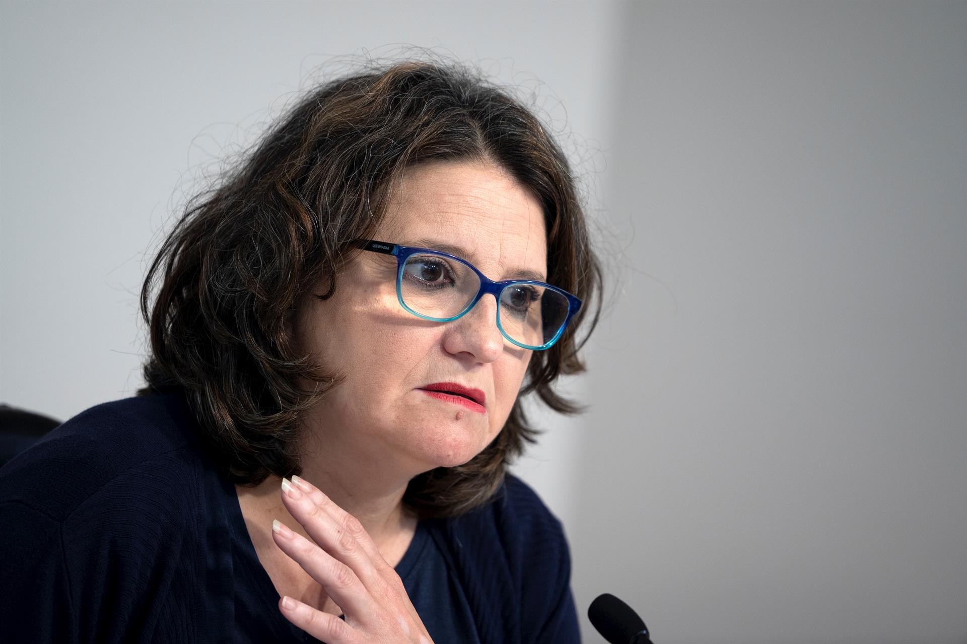 Oltra descarta dimitir: "Si para la Fiscalía la verdad de 13 personas es inverosímil, en este país tenemos un problema” Oltra descarta dimitir: "Si para la Fiscalía la verdad de 13 personas es inverosímil, en este país tenemos un problema”