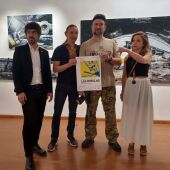 Oleksandra Kyryushyna y Oleksandr Tsegolnyk junto a el diputado provincial Pablo López Presa