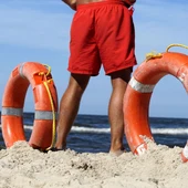 Cuánto cobra un socorrista: las diferencias entre trabajar en la playa o en la piscina Cuánto cobra un socorrista: las diferencias entre trabajar en la playa o en la piscina