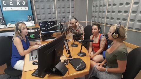 Entrevista a los vecinos afectados por el aviso de desahucio de la Sareb en el Puerto de Sagunto.