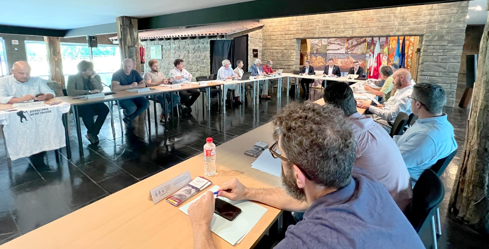 "El nuevo Plan Rector del Parque de Picos se adaptas a las necesidades de los habitantes" "El nuevo Plan Rector del Parque de Picos se adaptas a las necesidades de los habitantes"