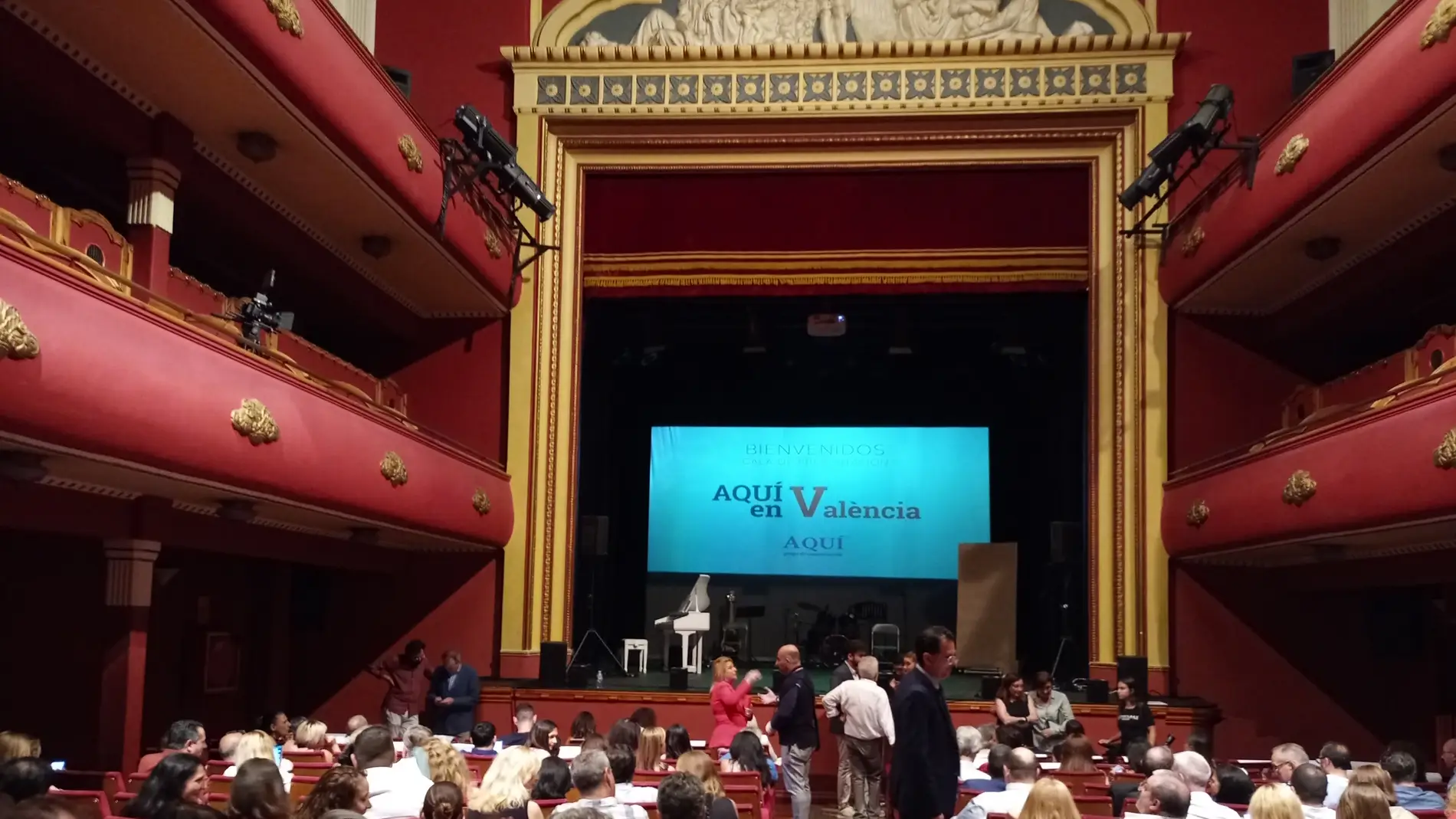 El Grupo de Comunicación "AQUÍ" ha presentado su proyecto en un acto en el Teatro Talía de València