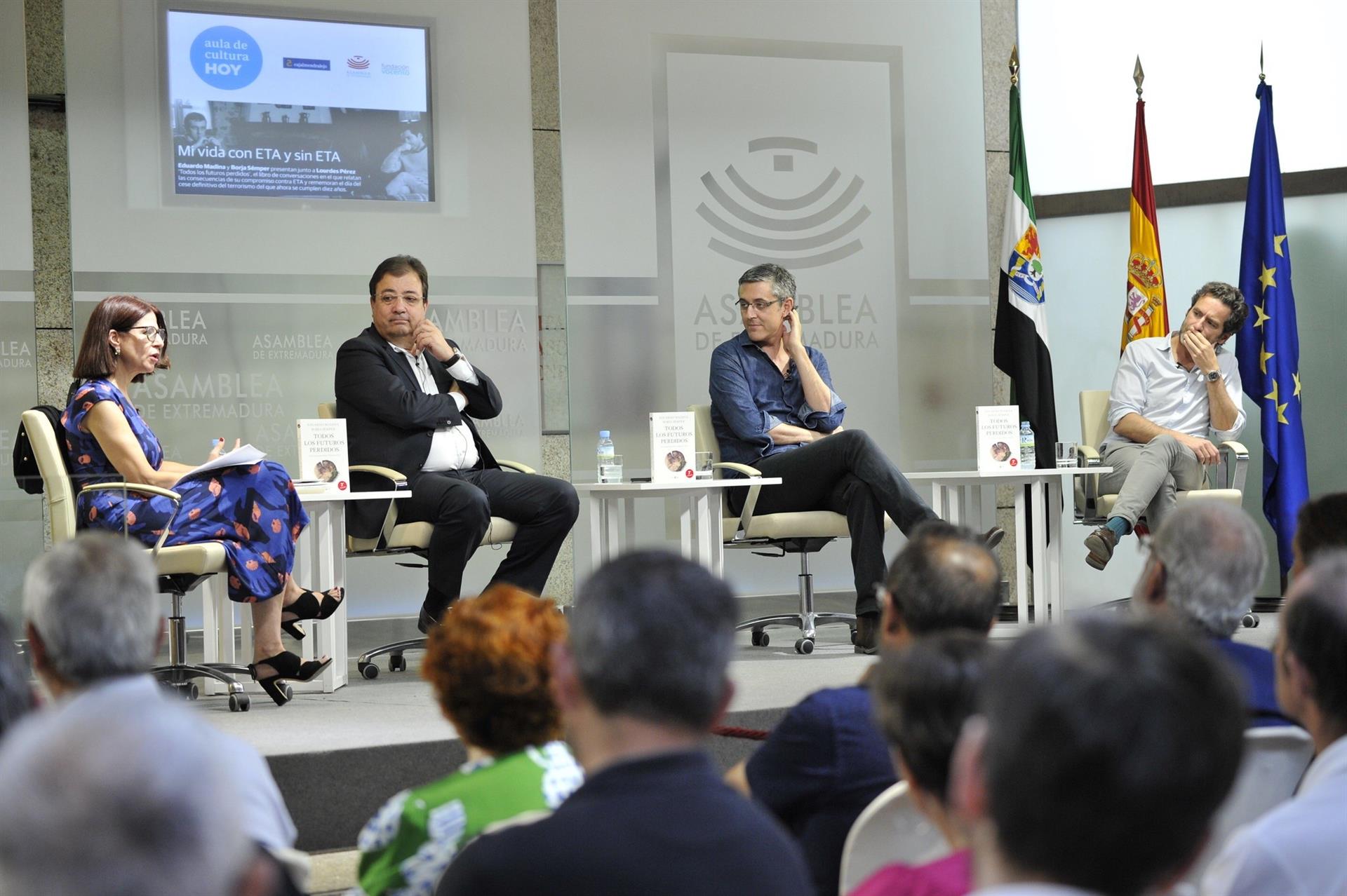 Eduardo Madina y Borja Sémper presentaban en Mérida su libro conjunto "Todos los futuros perdidos" Eduardo Madina y Borja Sémper presentaban en Mérida su libro conjunto "Todos los futuros perdidos"