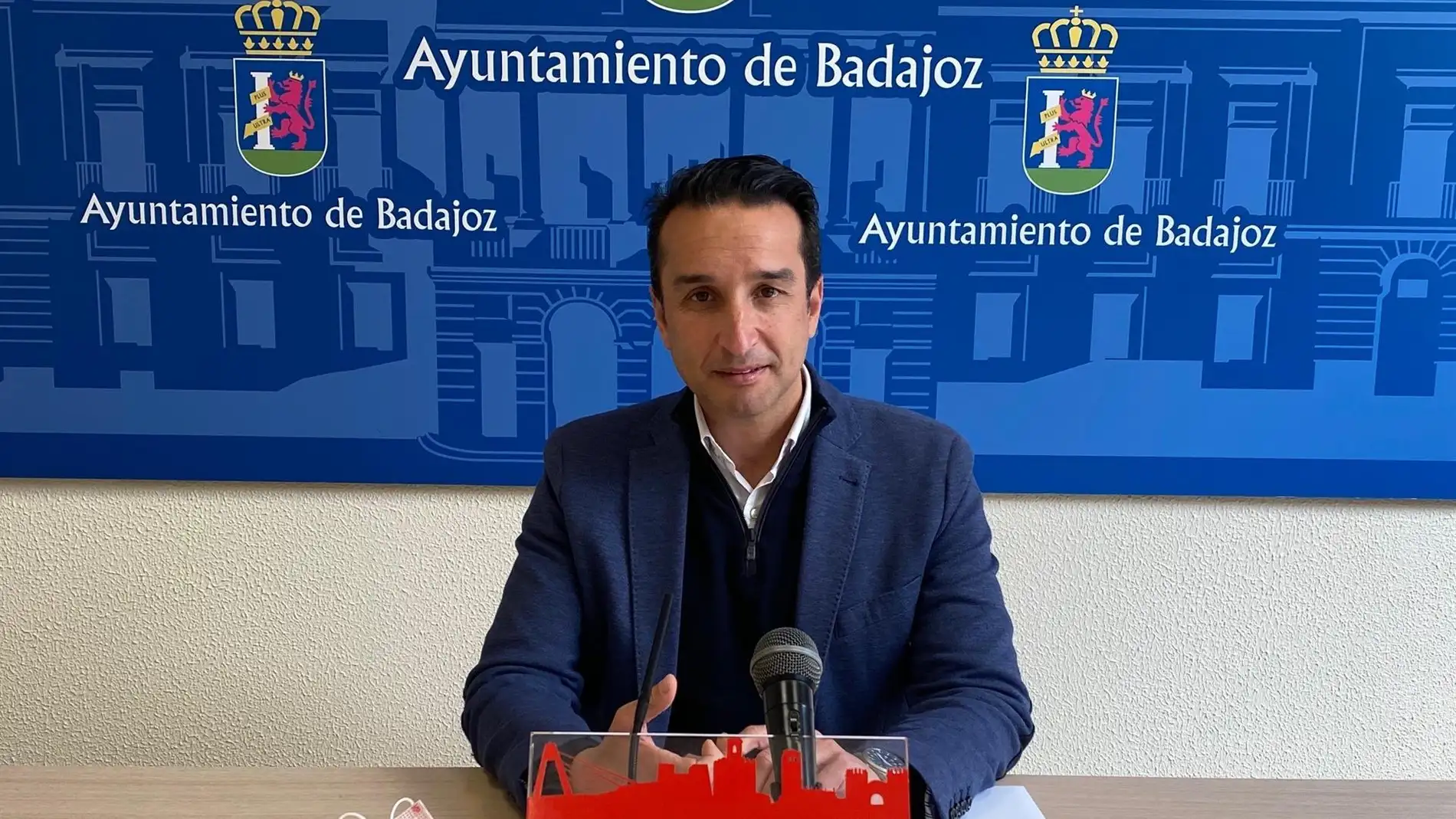 El PSOE local de Badajoz pregunta al PP "a qué espera" para presentar "ya" la Feria de San Juan