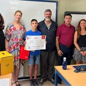 HÉCTOR LLERENA, DEL IES LA RÁBIDA DE HUELVA, GANADOR DE LA 61 EDICIÓN DEL CONCURSO DE RELATO CORTO DE COCA-COLA EN LA PROVINCIA DE HUELV HÉCTOR LLERENA, DEL IES LA RÁBIDA DE HUELVA, GANADOR DE LA 61 EDICIÓN DEL CONCURSO DE RELATO CORTO DE COCA-COLA EN LA PROVINCIA DE HUELV
