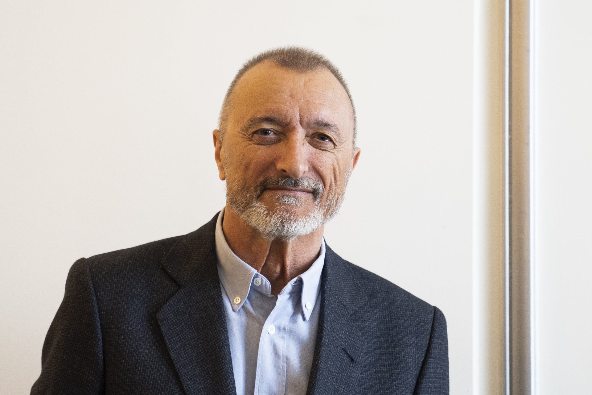 La dura crítica de Pérez Reverte a los que abandonan a sus mascotas en verano: "Hijos de ..." La dura crítica de Pérez Reverte a los que abandonan a sus mascotas en verano: "Hijos de ..."