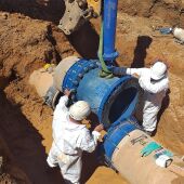 La empresa Municipal “Aguas de Alcázar” arregla una rotura en la red general de abastecimiento