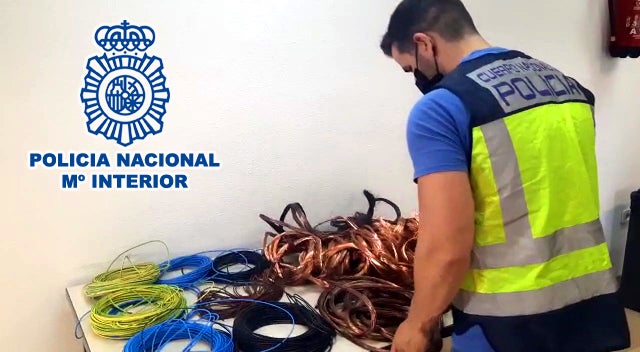 Dos detenidos por el robo de 1.800 kilos de cable de cobre en urbanizaciones de Alicante y su comarca Dos detenidos por el robo de 1.800 kilos de cable de cobre en urbanizaciones de Alicante y su comarca