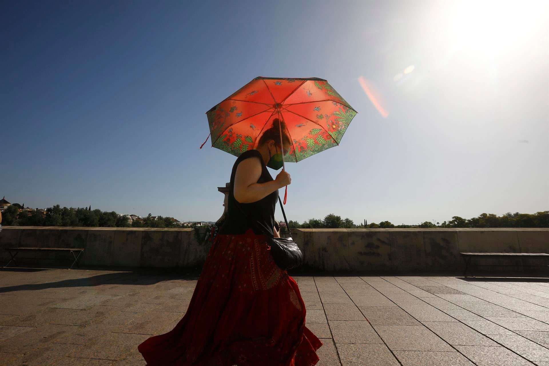 Elecciones en Andalucía: A quién beneficia electoralmente la ola de calor Elecciones en Andalucía: A quién beneficia electoralmente la ola de calor