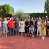 Foto de equipo de gobierno con los medios