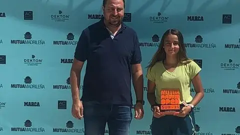 Charo Esquiva, del Club de Tenis Torrevieja, se alza campeona sin ceder ni un set en La Nucía