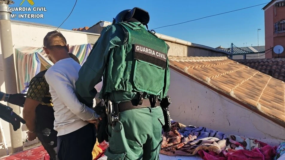 La Guardia Civil detiene a uno de los miembros del grupo criminal La Guardia Civil detiene a uno de los miembros del grupo criminal