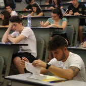 Empieza la selectividad en Cataluña: los estudiantes pueden escoger hacer los exámenes en castellano, catalán y aranés