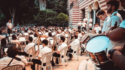 Una actuaci&oacute;n de la Banda de M&uacute;sica Maestro Due&ntilde;as en Sanl&uacute;car