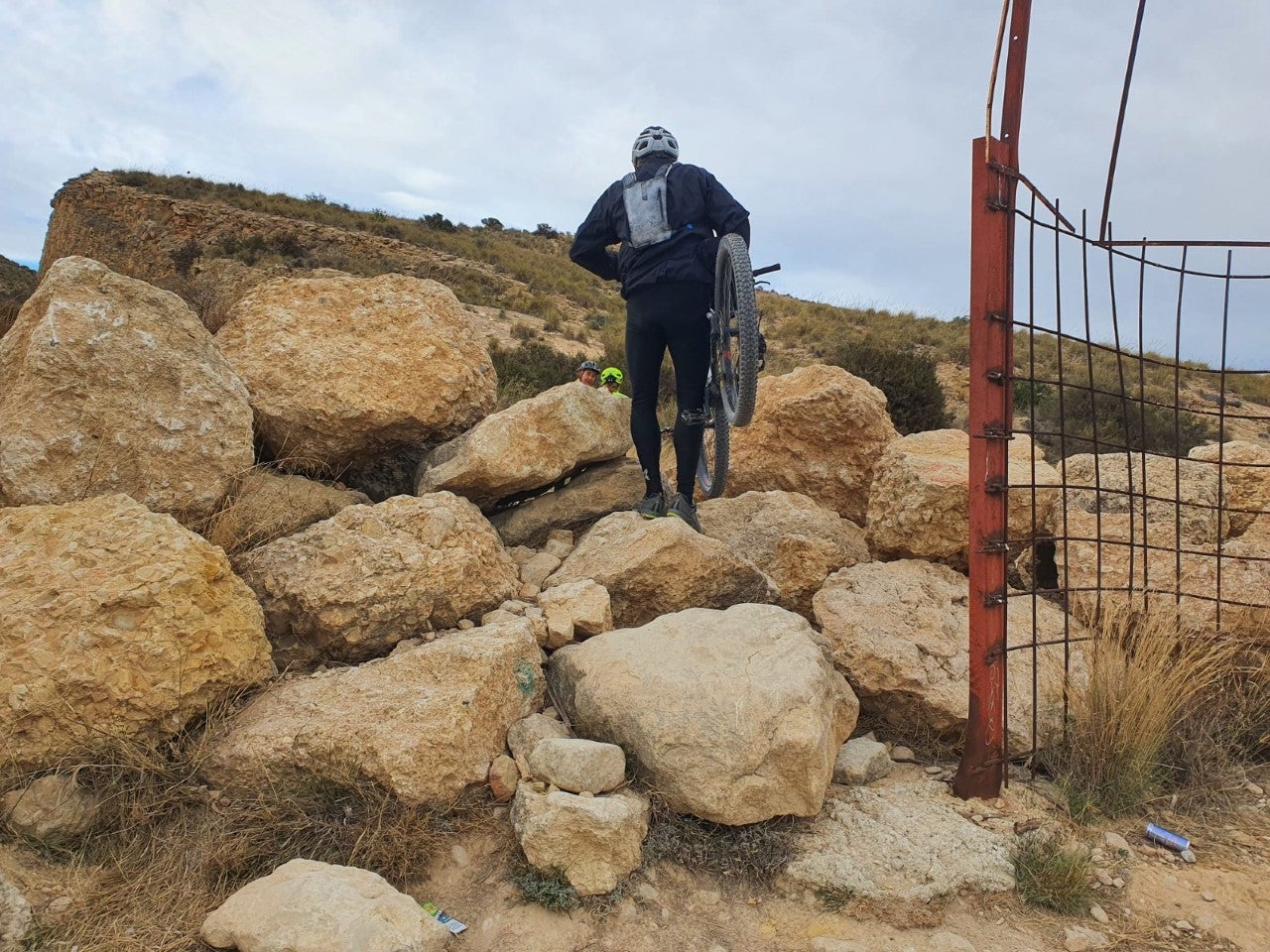 Ciclistas y senderistas de Elche reclaman la elaboración de un inventario de caminos públicos Ciclistas y senderistas de Elche reclaman la elaboración de un inventario de caminos públicos