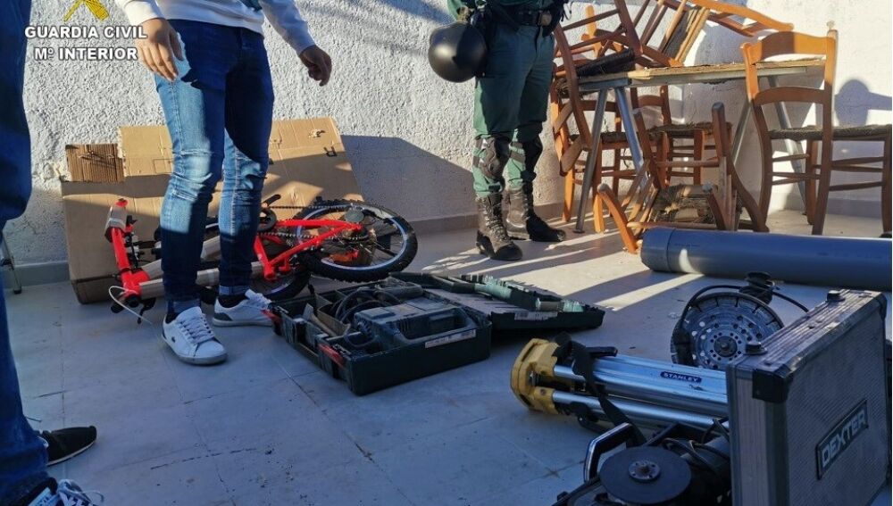 Material incautado por la Guardia Civil 