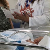 El Hospital Infantil de la Vall d'Hebron ha puesto en marcha un programa para prevenir el síndrome del bebé sacudido
