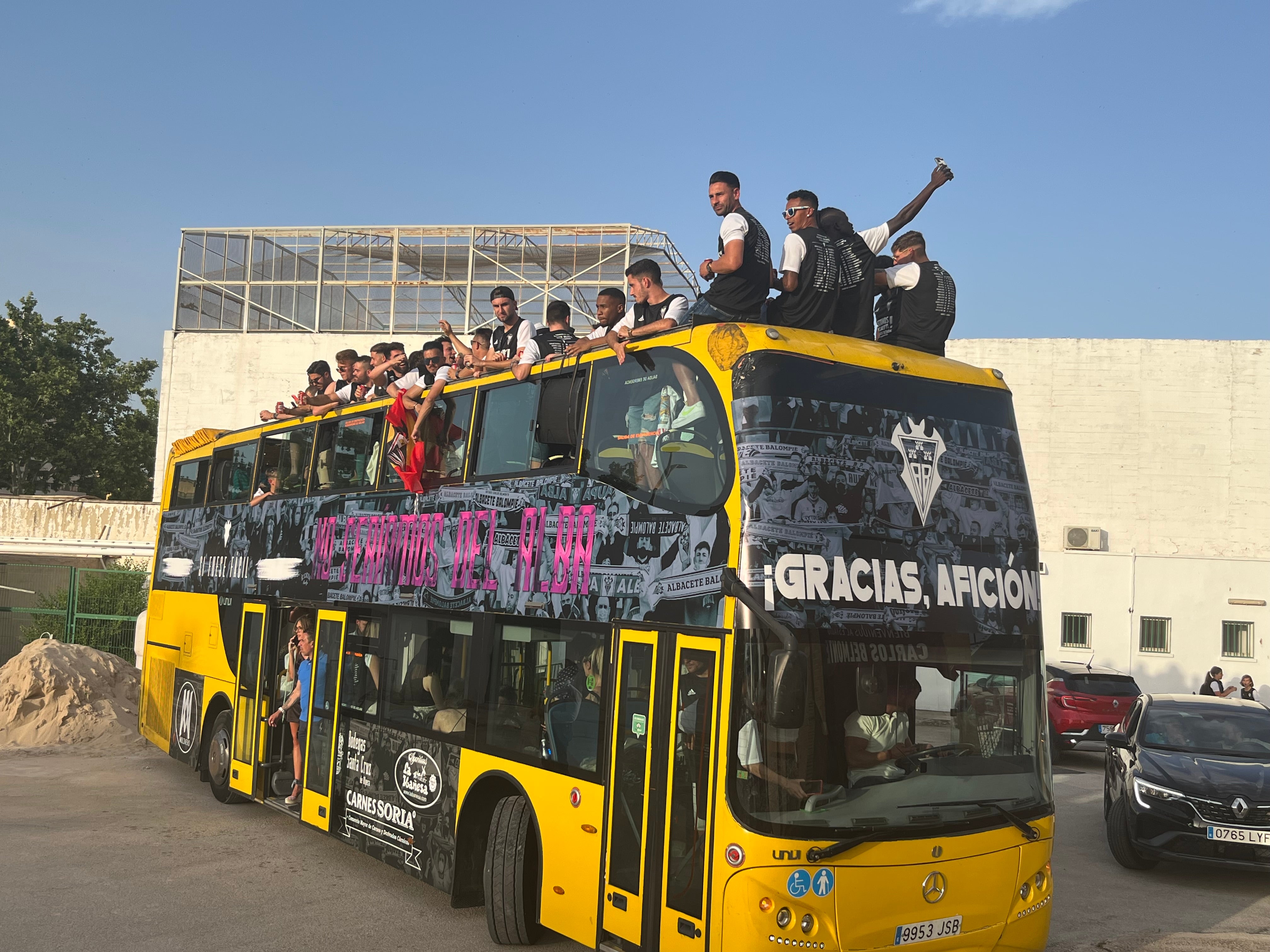 El Alba celebra su ascenso a Segunda División con más de 15.000 personas El Alba celebra su ascenso a Segunda División con más de 15.000 personas