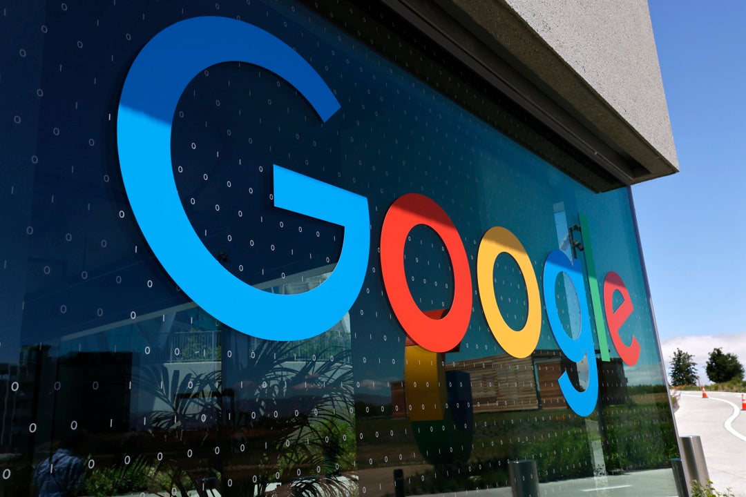 Google suspende de empleo a un ingeniero tras afirmar que su programa de inteligencia artificial puede sentir Google suspende de empleo a un ingeniero tras afirmar que su programa de inteligencia artificial puede sentir