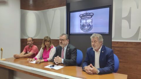 Lourdes Campillo y Alfredo Garc&iacute;a Quintana, en el centro - EUROPA PRESS