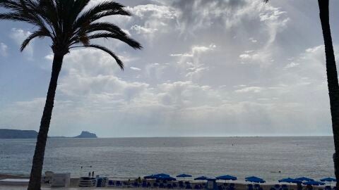 nubes y claros albir l'alfas del pi