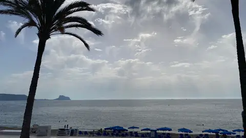 nubes y claros albir l'alfas del pi nubes y claros albir l'alfas del pi