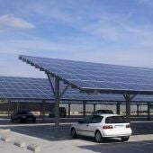 El proyecto de Comunidades Energéticas contempla la instalación de marquesinas con placas solares en las cubiertas en aparcamientos públicos.
