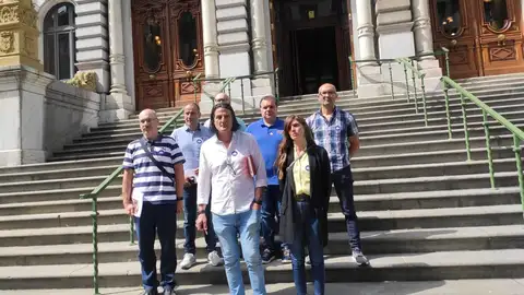 Trabajadores de Saint Gobain en la Junta General del Principado Trabajadores de Saint Gobain en la Junta General del Principado