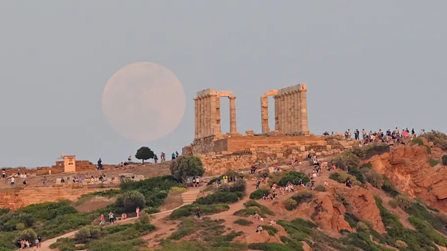 La superluna de fresa desde Atenas La superluna de fresa desde Atenas