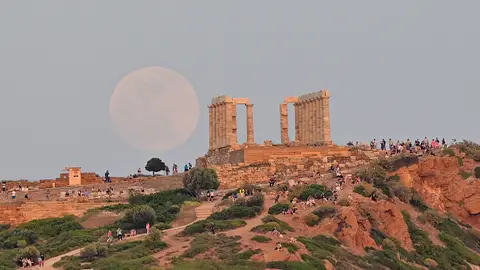 La superluna de fresa desde Atenas La superluna de fresa desde Atenas
