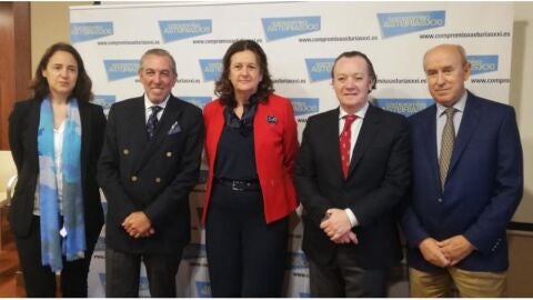 De izquierda a derecha. Reyes Ce&ntilde;al, Eduardo S&aacute;nchez, Margarita Collado, Francisco Vaciero y Eusebio Abascal.