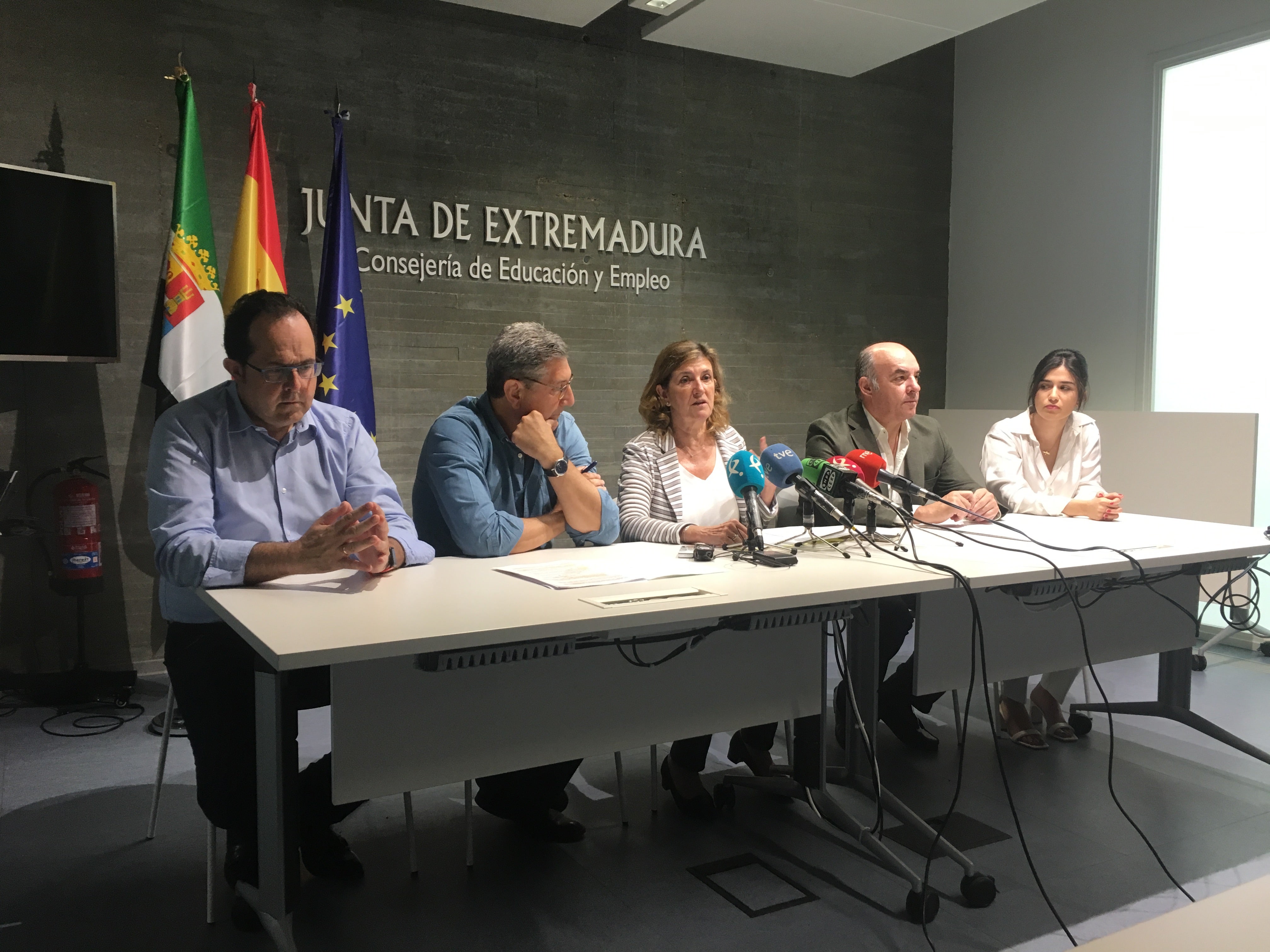 El programa Sámara Rural ha llegado durante los últimos cuatro años a más de 4.500 mujeres en 21 localidades extremeñas El programa Sámara Rural ha llegado durante los últimos cuatro años a más de 4.500 mujeres en 21 localidades extremeñas