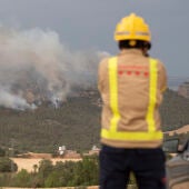 Los Bomberos de la Generalitat trabajan en la extinción de ocho incendios