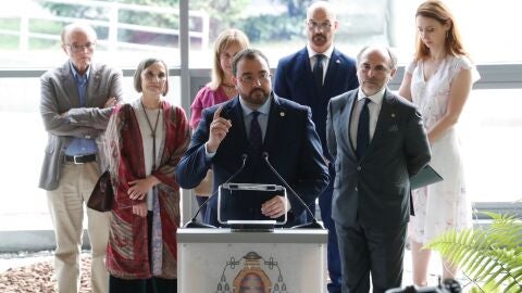 Adri&aacute;n Barb&oacute;n, presidente del Principado, en el Campus de Mieres