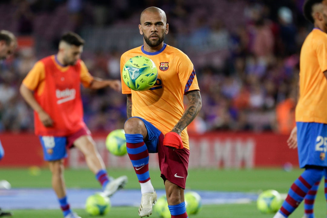 Dani Alves anuncia que no seguirá en el Barça Dani Alves anuncia que no seguirá en el Barça
