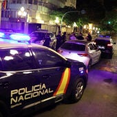 Agentes de la Policía Nacional en el centro de Alicante