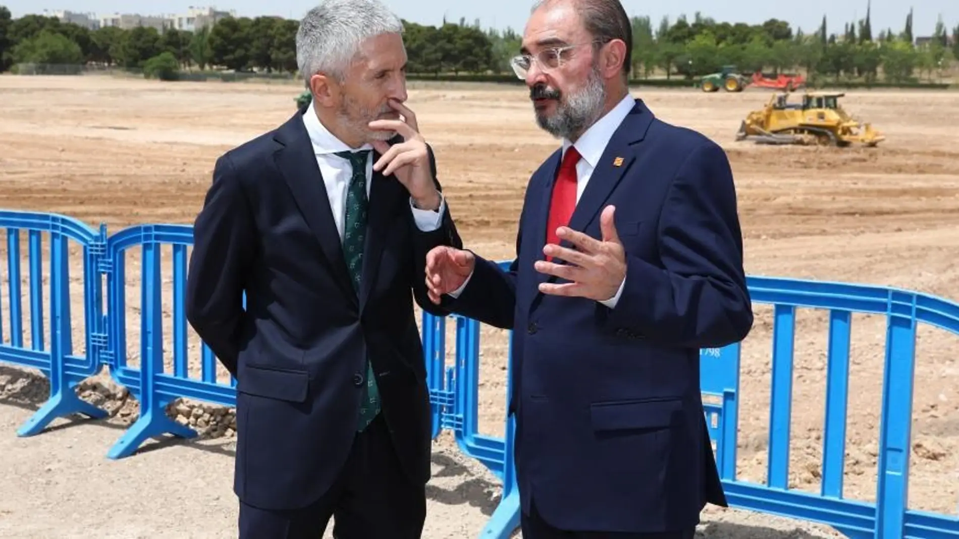El ministro, Grande- Marlaska, y el presidente Lambán han visitado las obras de la nueva Comandancia