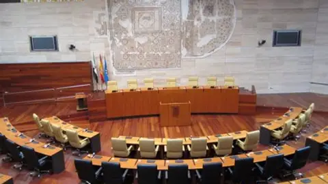 Vara asegura que no hay planes ocultos sobre la Mina de Litio y subraya que la Alta Velocidad Ferroviaria llegará en Julio a la región Vara asegura que no hay planes ocultos sobre la Mina de Litio y subraya que la Alta Velocidad Ferroviaria llegará en Julio a la región