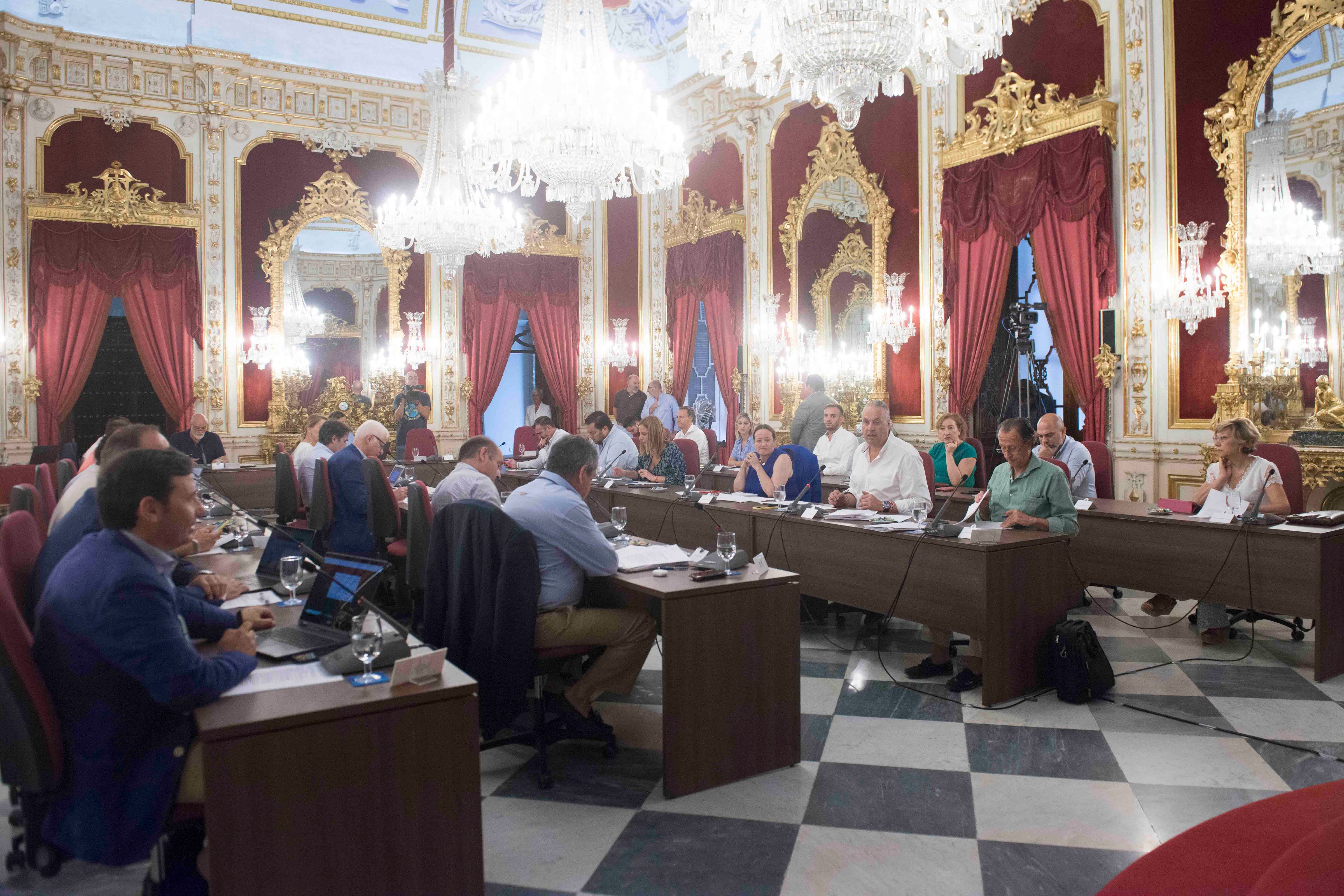 El programa de bonos 'Cádiz Vale Más' llegará a dos millones de euros El programa de bonos 'Cádiz Vale Más' llegará a dos millones de euros