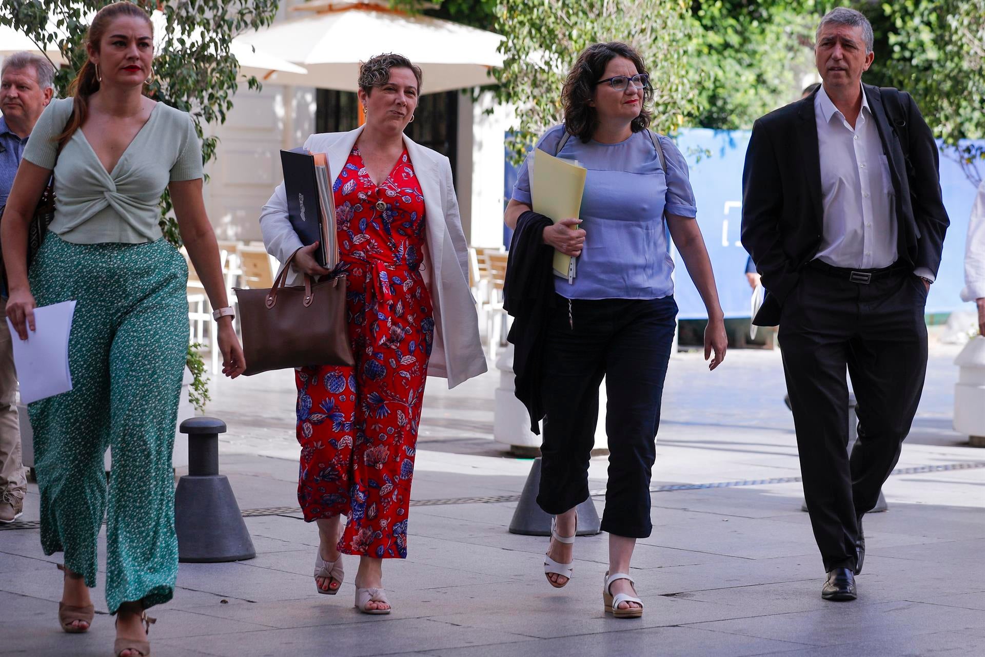 Compromís amenaza a Ximo Puig con romper el Gobierno si fuerza la destitución unilateral de Oltra Compromís amenaza a Ximo Puig con romper el Gobierno si fuerza la destitución unilateral de Oltra