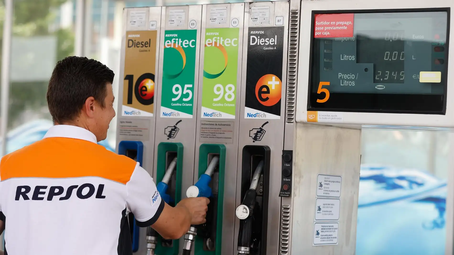 El precio de la gasolina vuelve a batir récord: esto es lo que cuesta llenar el depósito
