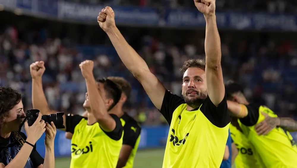 Stuani celebra el ascenso del Girona Stuani celebra el ascenso del Girona
