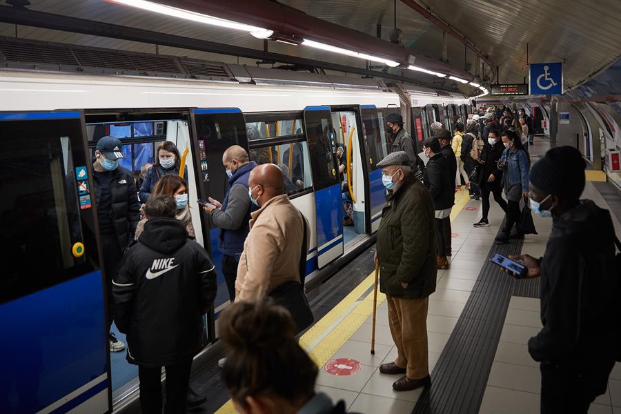 El dinero que costarán los abonos transporte con la rebaja del 30% que ha aprobado el Gobierno El dinero que costarán los abonos transporte con la rebaja del 30% que ha aprobado el Gobierno